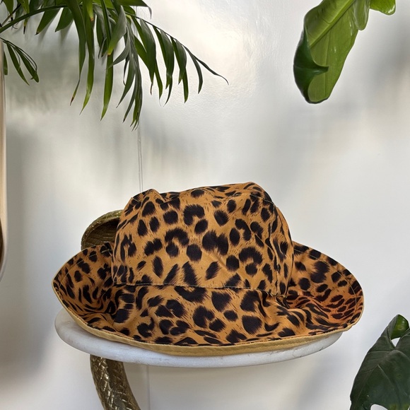 Reversible Leopard Pattern bucket Hat - Picture 2 of 4
